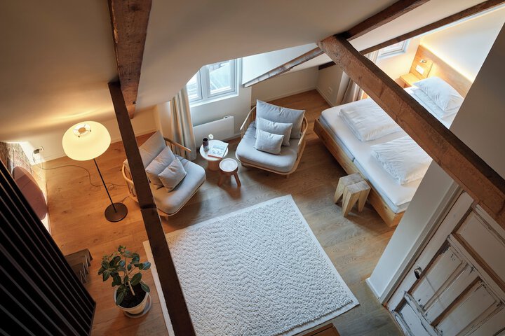 Room 16 of 62