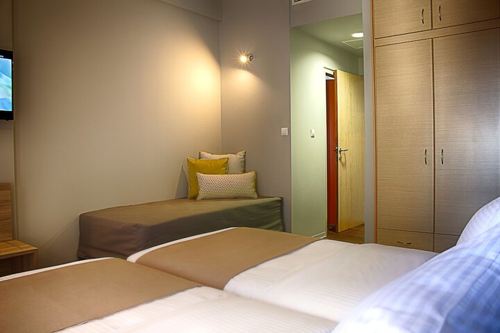 Room 9 of 27