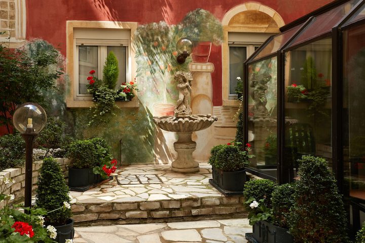 Hotel Exterior 33 of 42