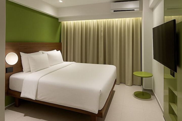 Room 6 of 122