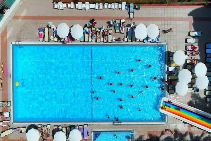 Pool 21 of 52