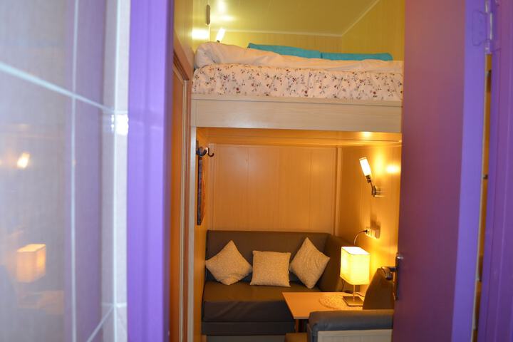 Room 27 of 84