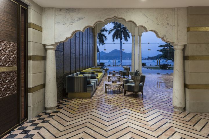 Entrance & Lobby