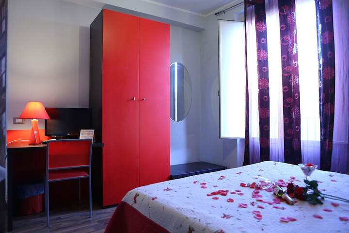 Room 12 of 28
