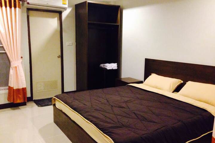 Room 4 of 17
