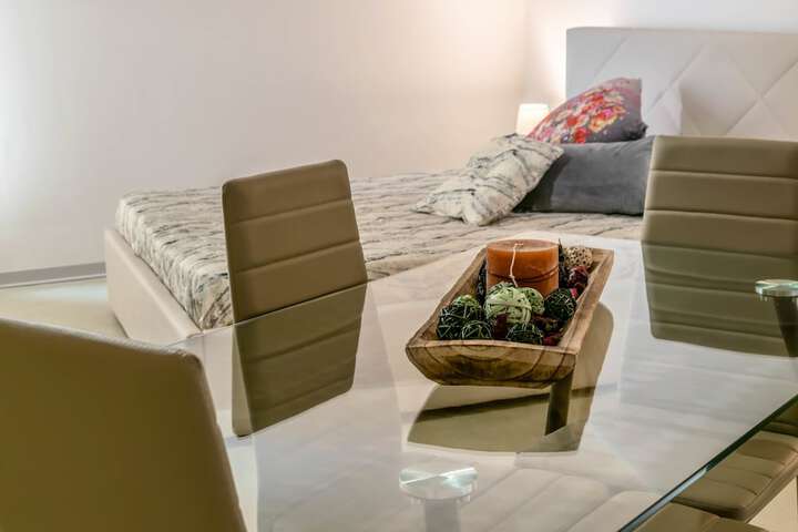 Room 15 of 27