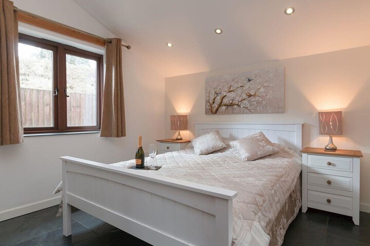 Room 2 of 9