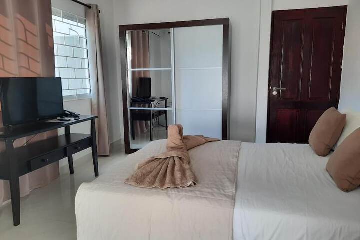 Room 4 of 16