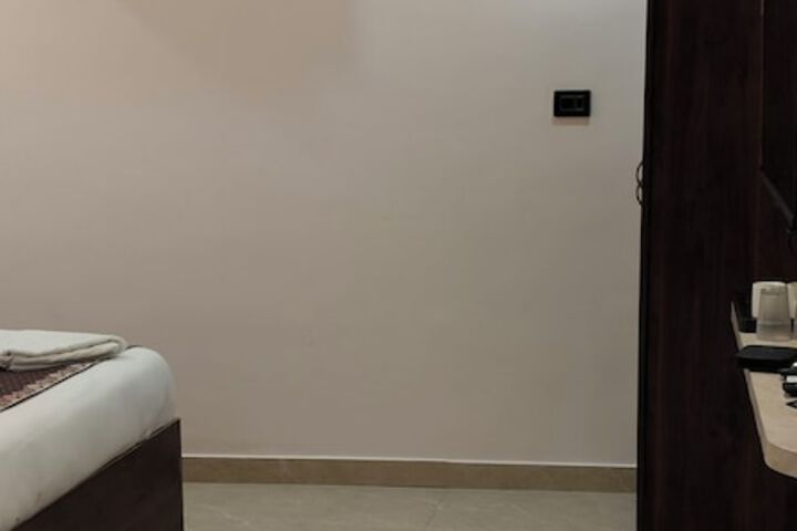 Room 12 of 118