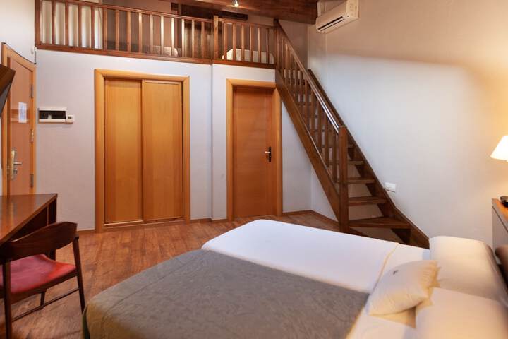 Room 10 of 27