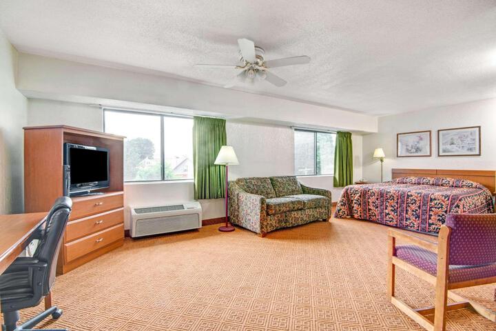 1 King Bed (3 of 16)