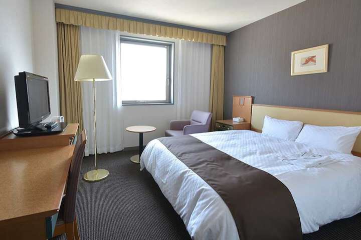 Room 12 of 28