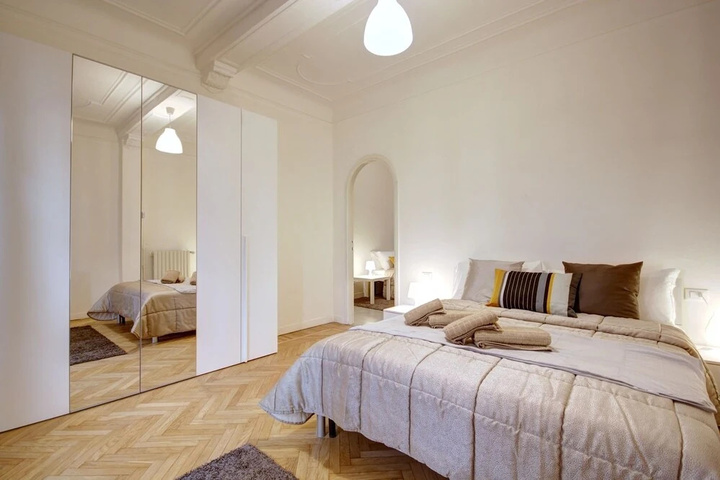 Room 8 of 12