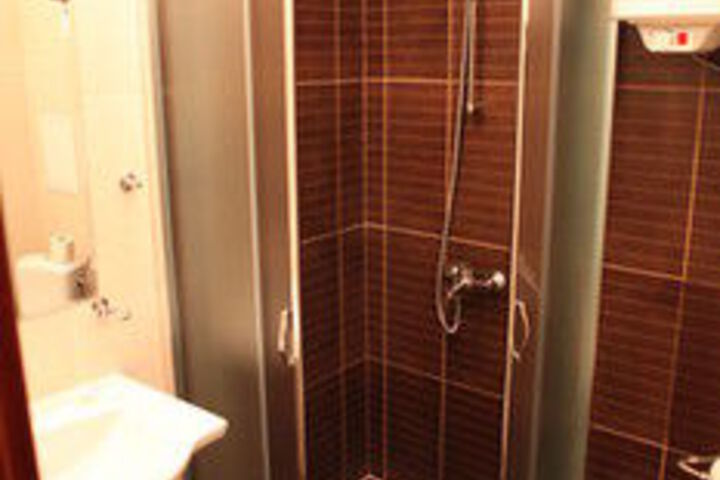 Room 2 of 10