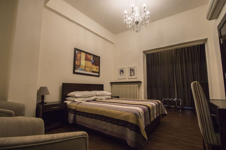 Room 5 of 28