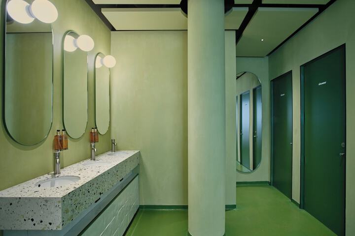 Room 28 of 34
