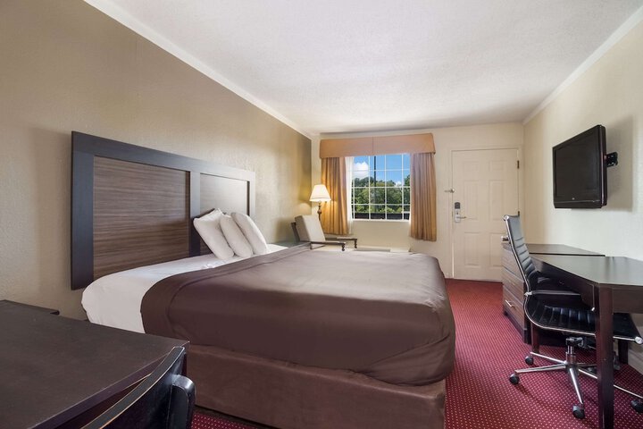 1 King Bed Efficiency (11 of 11)