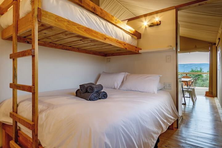 Room 5 of 32