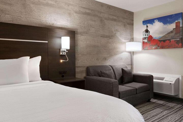 1 King Bed (11 of 14)