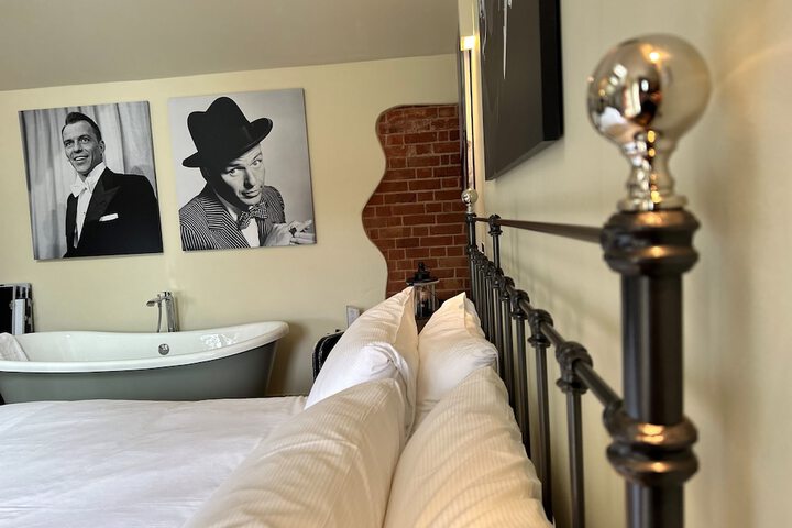 Room 6 of 24