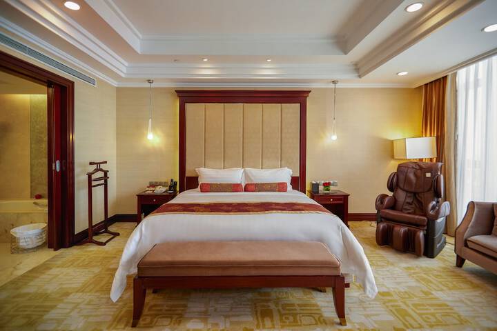Room 26 of 103