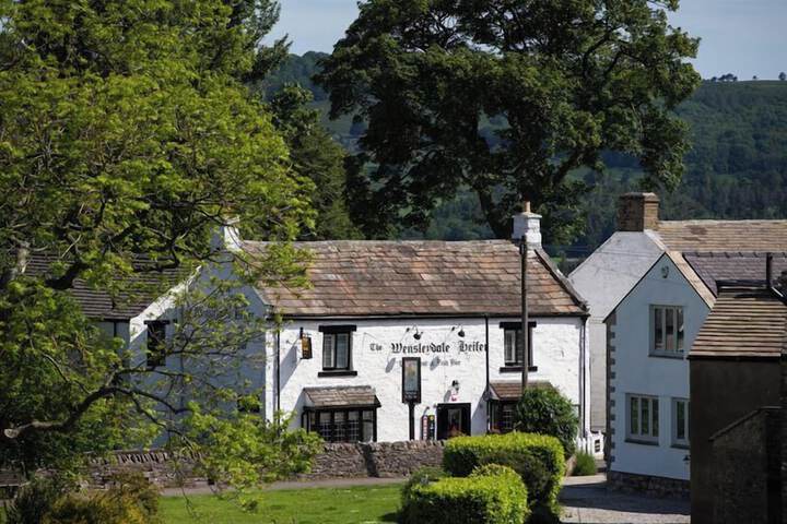 The Wensleydale Heifer in Leyburn