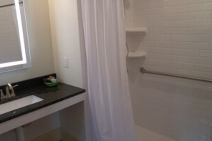 Room 3 of 38