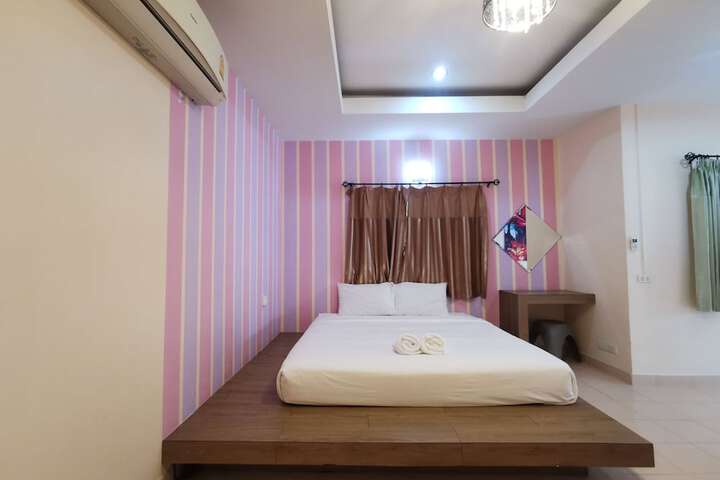 Room 9 of 79