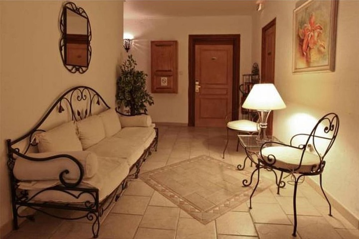 Room 14 of 30