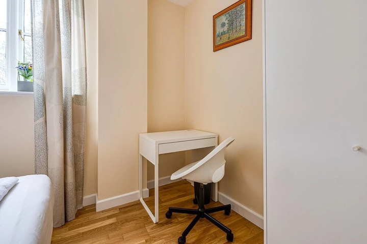 Room 5 of 15