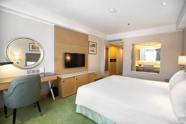 Room 13 of 84