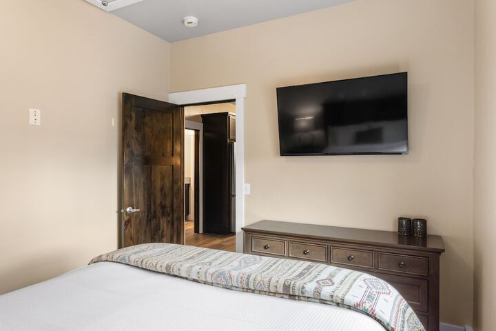 Room 2 of 37