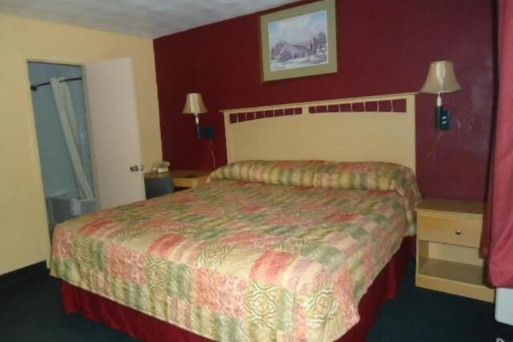 Room 13 of 30