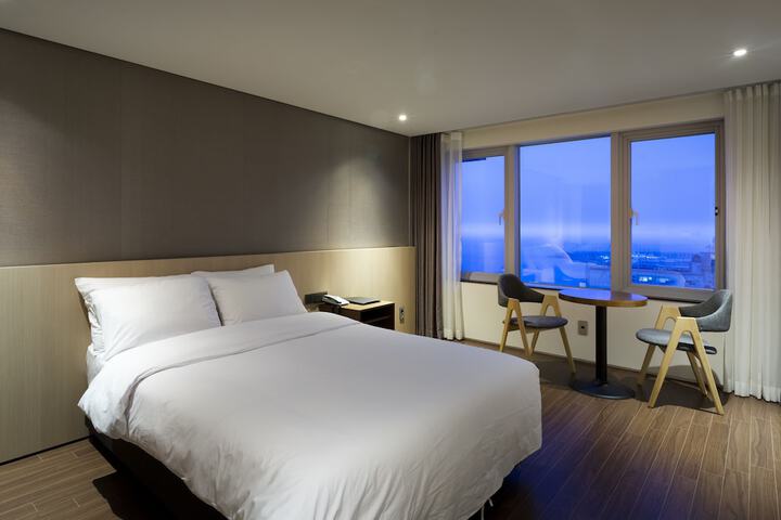 Room 4 of 84