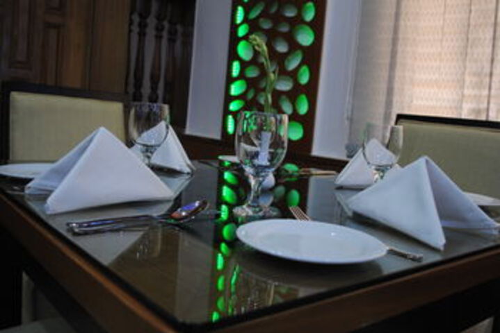 Dining 7 of 57