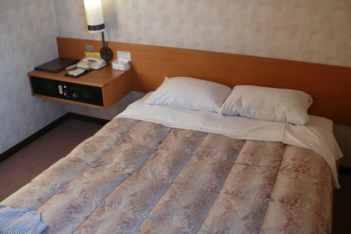 Room 4 of 20