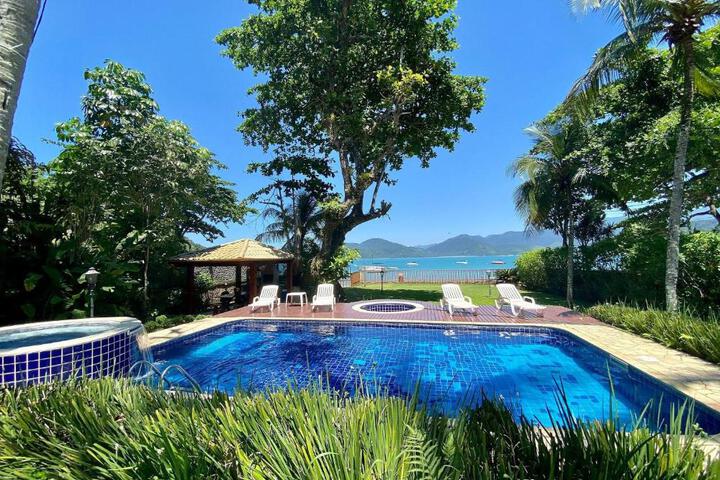 Magnífica casa pé na areia 4 suítes c / ar e piscina