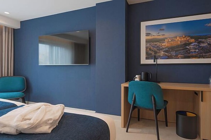 Room 27 of 113