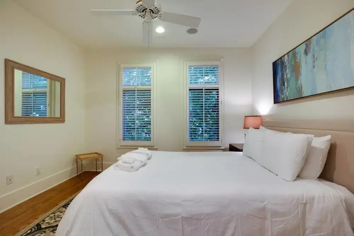 Image of Bold 3br 3.5ba 3 story Home in Vandy Area by Domio