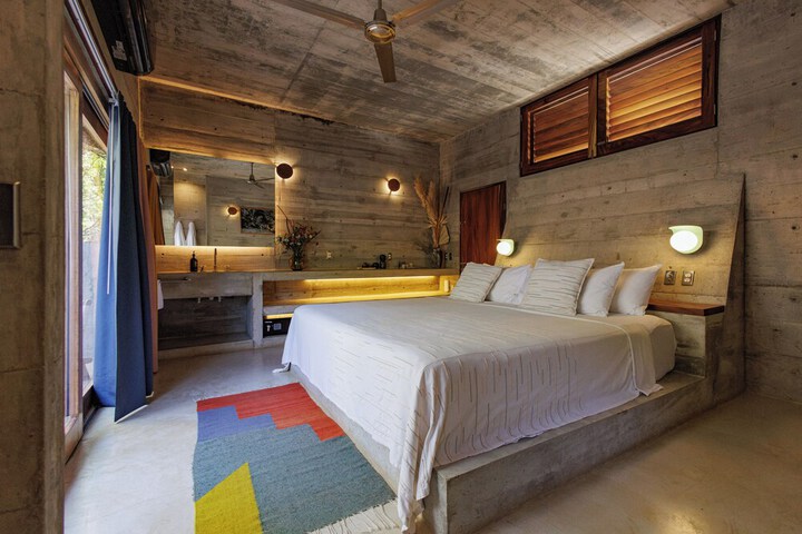 Room 4 of 51
