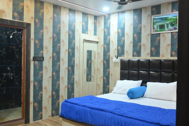 Room 12 of 17