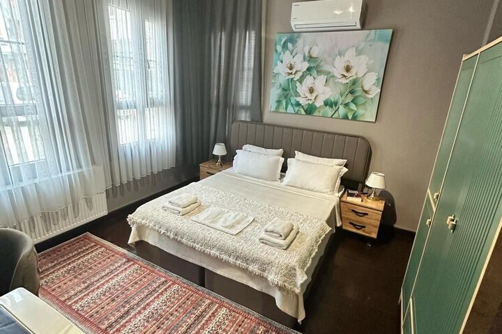 Room 11 of 36
