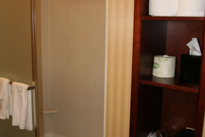 1 King Bed (7 of 16)