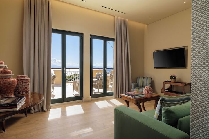 Room 4 of 76