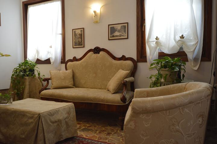 Guest Lobby