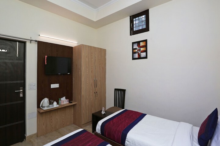 Room 11 of 36