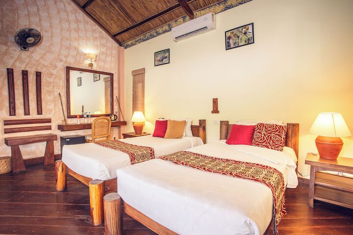 Room 2 of 32
