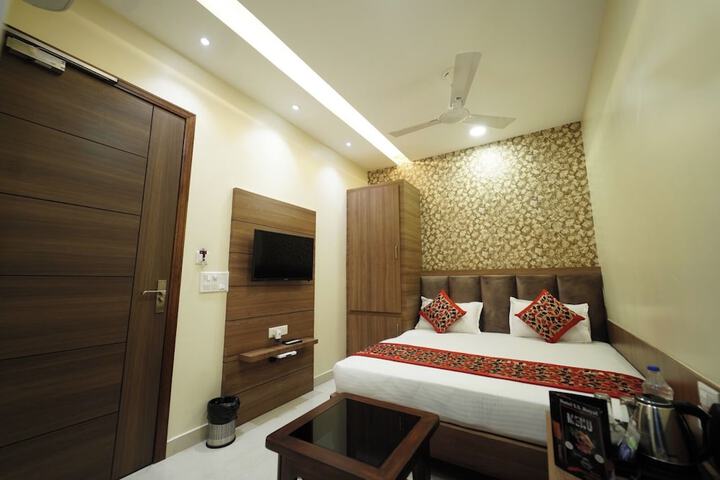 Room 8 of 36