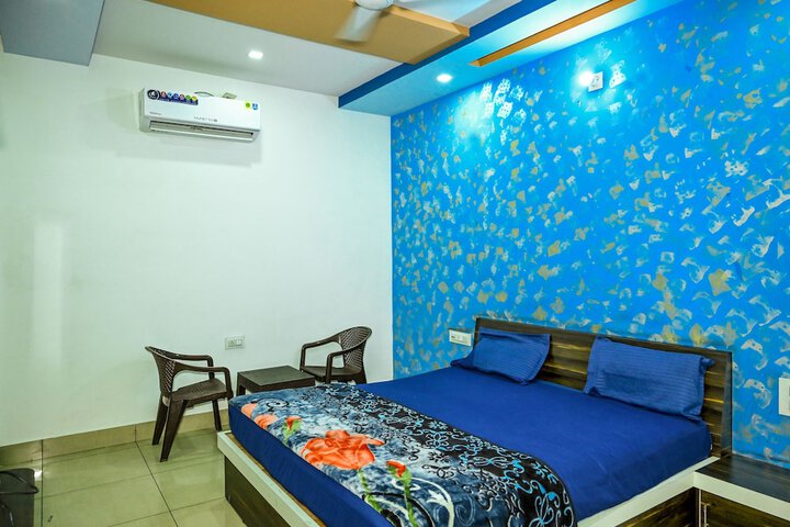 Room 4 of 8
