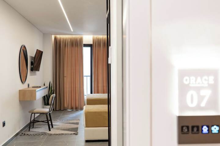 Room 12 of 108